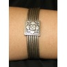 PULSERA CUERO PLATA, CUADRO TALLA FLORAL Y CIERRE ZAMAK PLATA
