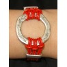 PULSERA CUERO ROJO, CIRCULO IRREGULAR, ENTREPIEZAS Y CIERRE ZAMAK PLATA